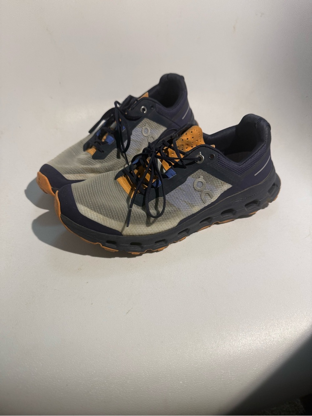 Women Lightweight Running Shoes in Beige & Navy with Orange Accents